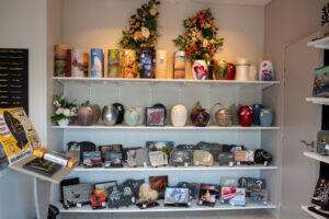 differentes plaques exposes en magasin