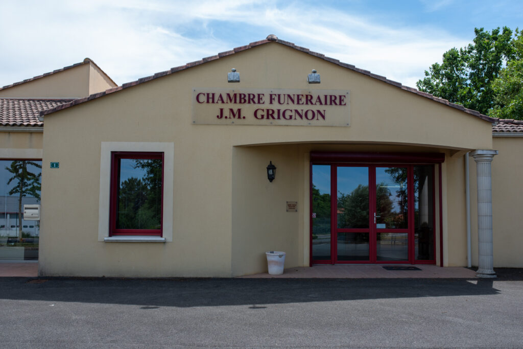 devanture chambre funeraire grignon